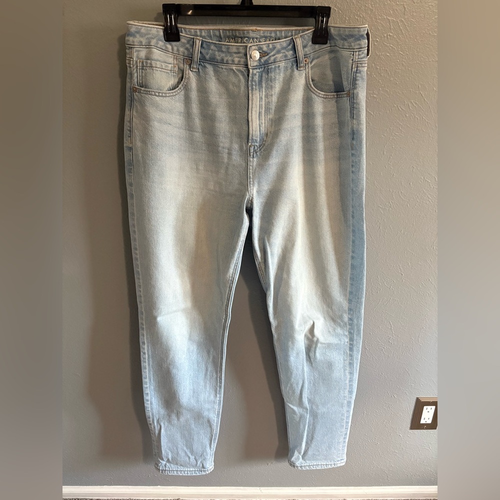 American Eagle Outfitters Women’s Mom Jeans